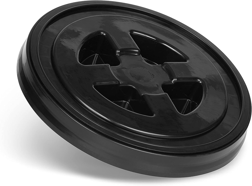 Black screw-on lid for a bucket.